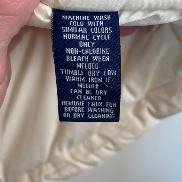 Chaps Ivory Puffer Vest. Size Medium - Picture 10 of 10